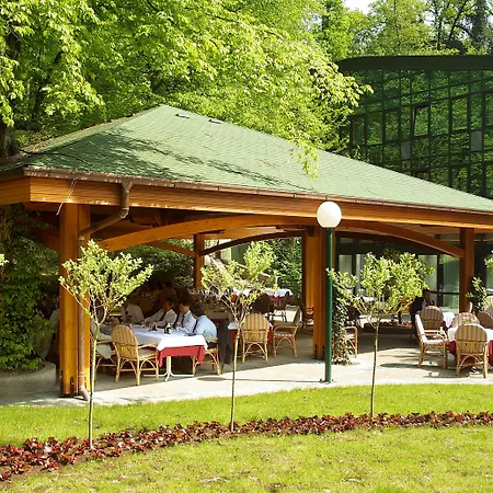 As 4* Zagreb